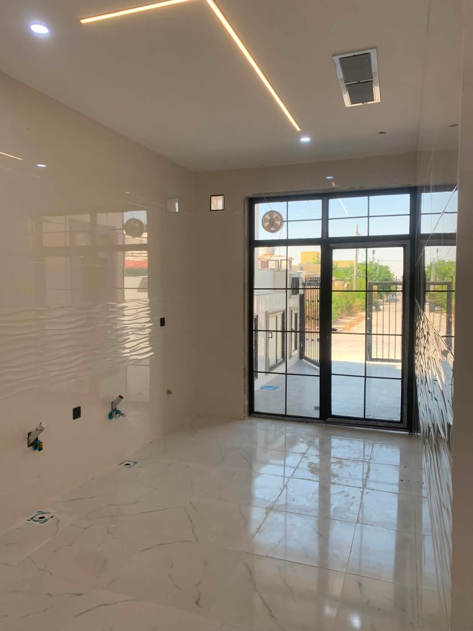 بيت للبيع اشتي١  125م طابقين طابو صرف
٤ غرف نوم 
مطبخ
وصاله 
وصحيات
استقبال
تفاصيل اكثر :
***********📞
