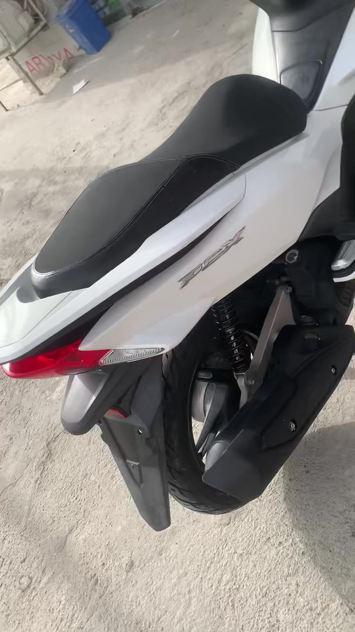 سلام عليكم للبيع بي سي اكس جيل الثاني مكفوله الدراجه مكينه 125نضيفه كلش الشراي اتصال ع رقم مكان مدينه الصدر ‭0772 728 1276‬
