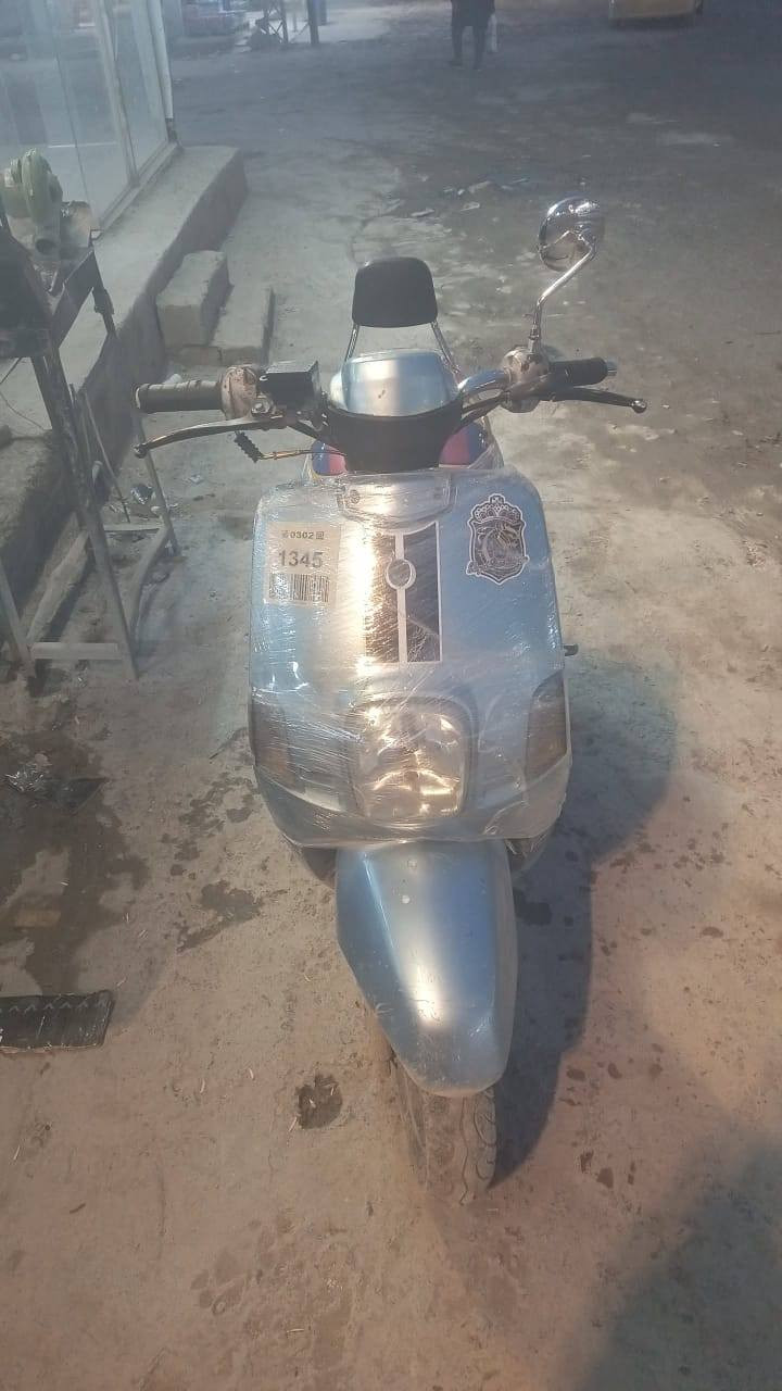 السلام عليكم شباب بوليس كامله كلشي شغال بيه سلف هندر مكينه ناعمه للمراوس فقط دراجه عدله واذا جبلي ونطي فرق مكلف بنشر ***********
