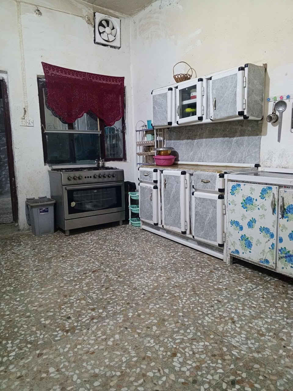 السلام عليكم
بيت للبيع زراعي المساحه ٢٦٠ متر العنوان بالسده حي النصر الثاني تفاصيل البيت غرفتين وصاله وستقبال ومطبخ وصحيات + طارمه كبيره البيت نضيف وخدمات كامله السعر المطلوب ( ٤٣ ) مليون وبي مجال بصيط الاستفسار > *********** // ***********
