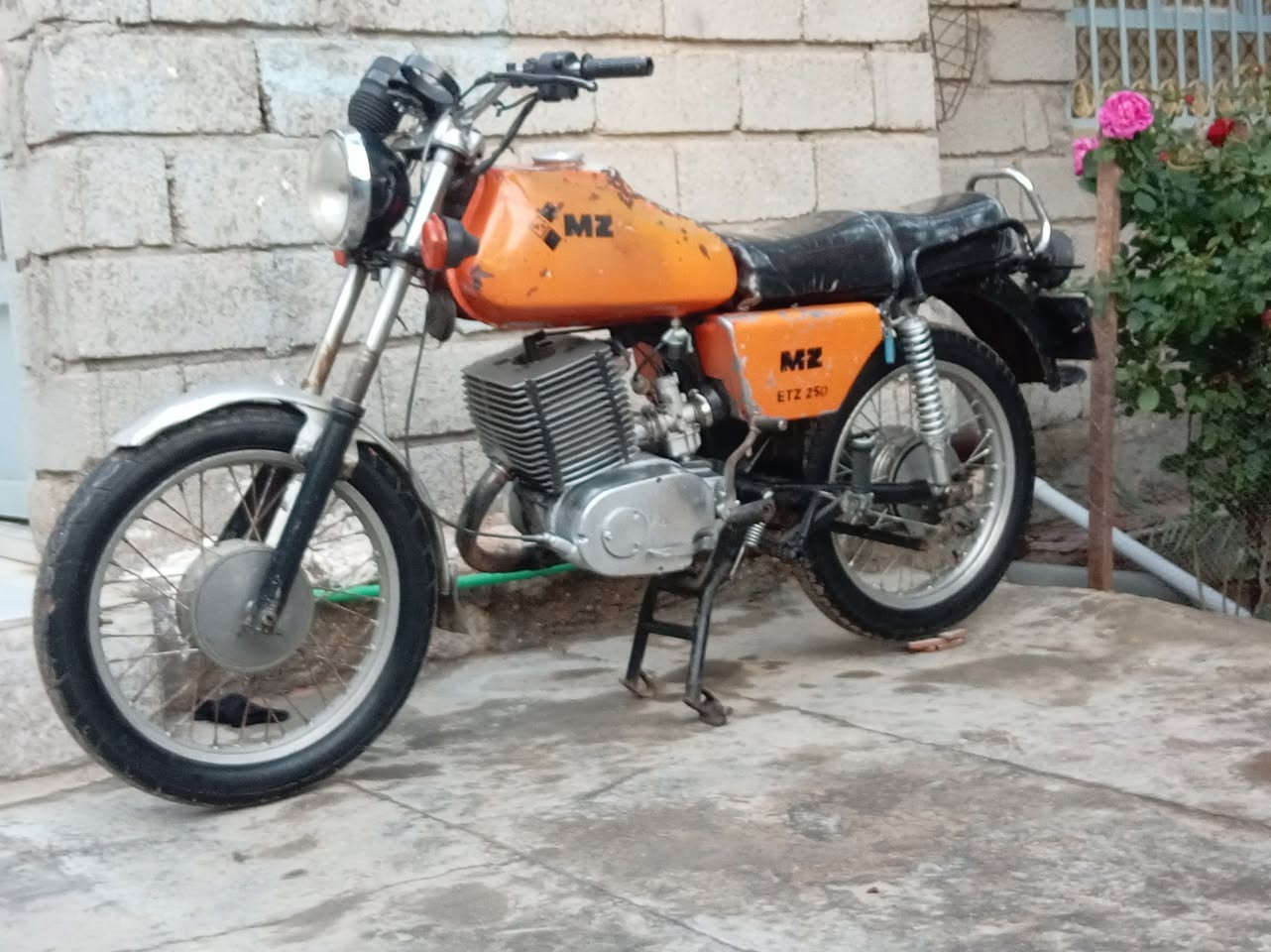 سلام عليكم دراجه امزت 82 للبيع مكلفة بالنشر مكان الدرجة كربلاء قضاء عين التمر السعر خاص مستعجل على بيعته باقي التفاصيل (***********)
