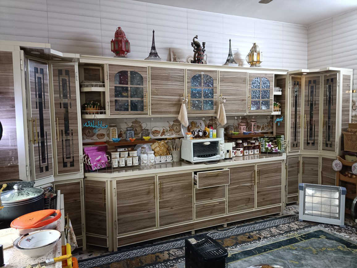 كاونتر المنيوم شغل مرتب متكون من ارضيه ست بيبان وثلاث مجرات والملحق خمس ابواب وزوايه اثنين وزوايه اثنين كبار كل زاويه بيها ثلاث ابواب وسنك ثلاث ابواب وباب رابعه صغيره للصواني السنك من فوك مرمره الكاونتر نضيف جدا


**إذا كنت صاحب هذا الإعلان وتريد حذفه لأي سبب، رجاءا أرسل رسالة إلى الدعم الفني**