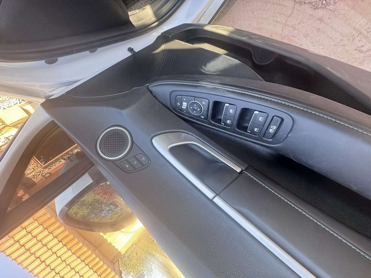 سوناتا غاز وارد كوري. موديل 24 مكفوله من تبديل فقط رش صبغ جاملغ الأيسر موضحه بلفديو. مكمركة حره أي محافظة تريد سجلها. موجوده حاليا بديوانيه.  سعره 205  ليس لدينا فرع اخر فقط مجمع ستار كوري. حي صناعي 

*********** ستار
*********** منظر
