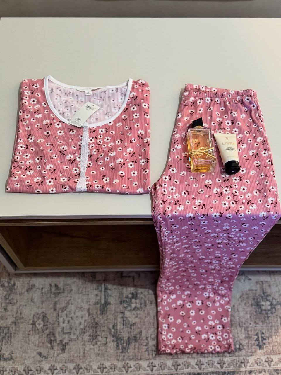 بحامة كوتون امبرطاسيون لامارك laura Ashly 
السعرررر فالخاص سومة لافاررر 
سيري فيها 6حبات 
S M L XL 
التوصيل متوفر ل69ولاية اهلا وسهلا بالجميع


**إذا كنت صاحب هذا الإعلان وتريد حذفه لأي سبب، رجاءا أرسل رسالة إلى الدعم الفني**