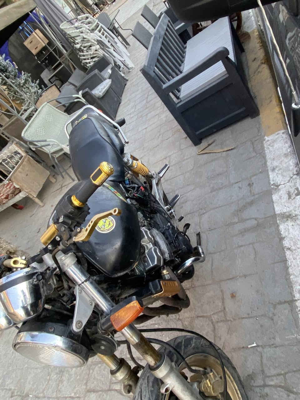 سيبي فور الجيل الأول الدراجه كامله كابريتر بلادي جديد شتريته  محرك نضيف على ضمانتي الدراجه بس كطعت ناريه اكفلكياه من كلشي متلكه مثله سعره واحد و ٢٠٠ ونشالله بيه مجال عنواني بغداد تواصل واتساب ***********
