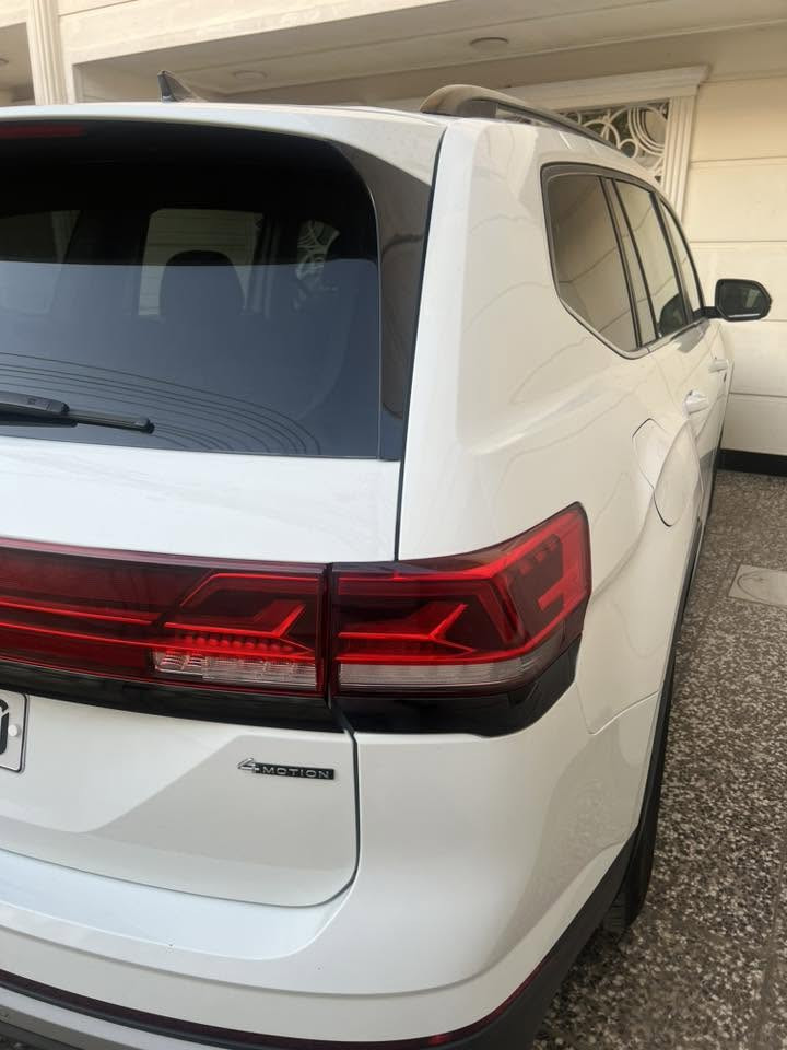🔥 للبيع | فولكس فاغن أطلس Peak Edition 2024 | 4MOTION (4×4) 🔥

🚙 Volkswagen Atlas Peak Edition 2024 – فل أوبشن

▪️ محرك 2.0 لتر تيربو بقوة 269 حصان.
▪️ نظام دفع رباعي دبل (4MOTION).
▪️ كير أوتوماتيك 8 سرعات.
▪️ 7 مقاعد (ثلاثة صفوف).
▪️ كشنات جلد مع تدفئة وتبريد للمقاعد الأمامية.
▪️ كشنات خلفية منفصلة (Captain Seats).
▪️ تشغيل بصمة ودخول ذكي.
▪️ فتحة سقف بانوراما.
▪️ شاشة كبيرة مع Apple CarPlay وAndroid Auto.
▪️ كاميرا خلفية وحساسات أمامية وخلفية.
▪️ مثبت سرعة ذكي ورادار.
▪️ نظام المحافظة على المسار والنقطة العمياء.
▪️ باب خلفي كهربائي.
▪️ إنارة LED كاملة وجنوط خاصة بفئة Peak Edition.

✅ السيارة نظيفة جداً وجاهزة للفحص بأي مكان.

💵 السعر المطلوب: 31,500 دولار أمريكي.
✅ رقم أربيل باسمي.
✅ وهزة جديدة (لوحات جديدة)
📞 للاستفسار والمشاهدة التواصل و 
الاتصال.***********

