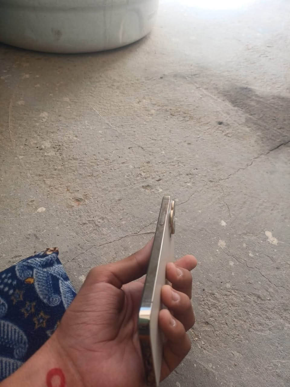 السلام عليكم 13 برو ماكس ذهبي للبيع او مراوس بفرق جهاز نضيف بس مفتوح تخطي❗️ومثل ما موضح كدامك كسرته بل شاشه ما ماثره عل كامره ثنينهن شغلاتوبطاريه معاليه ما مبدله  يشتغل اي خلل مابي يعني جهازي الخاص بيه صارله سنتين عندي. سعر 350. رقم واتساب فقط ***********
