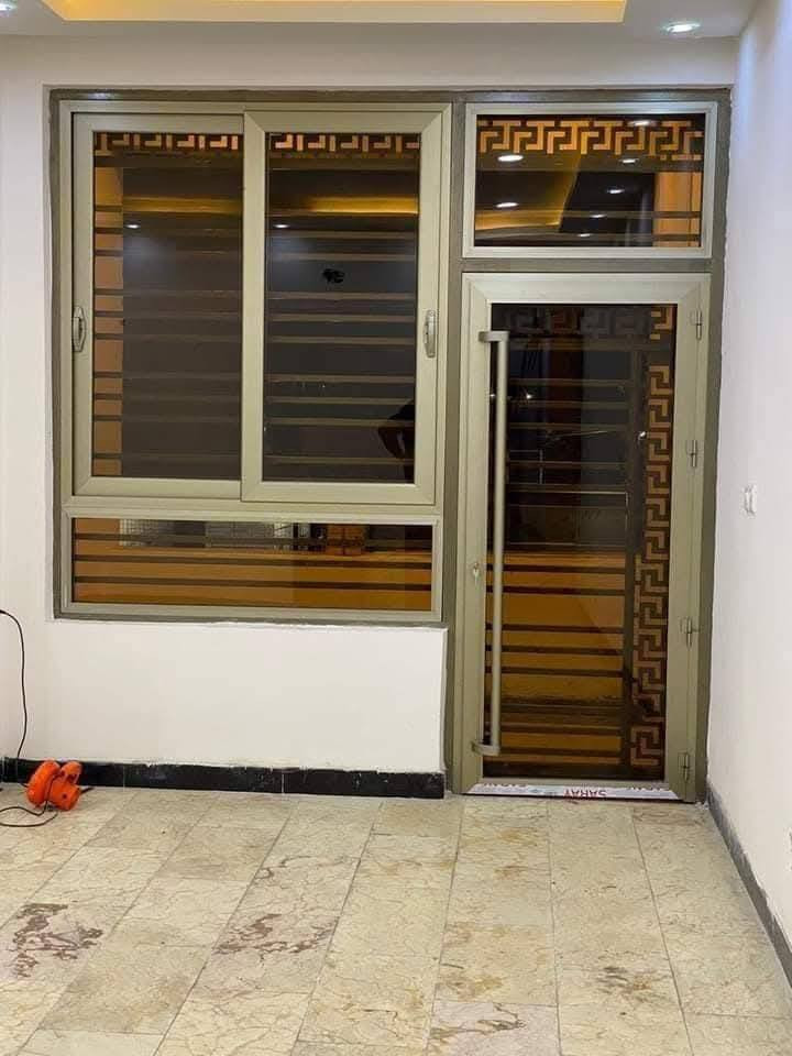 ‏🛑هادي ابو حسن لكافة عمال الامنيوم 
‏
‏◾نعمل بنظام  
‏◾النقد 
‏◾التقسيط 
‏
‏⭕🧰لعمل وفتح ونصب وصيانة كافة اعمال الامنيوم من  
‏
‏◾ابواب  🚪
‏◾شبابيك 🪟
‏◾محجرات 
‏◾قواطع مساحات  
‏◾ كاونترات بكافة انواعها وتصاميمها 
‏
‏⭕💎نتميز عن الجميع بل دقة والاحتراف في العمل والموعد 
‏
‏⭕📍العنوان المعمل حي الحسين قرب علوة الرمل 
‏
‏⭕للتواصل ‪***********‬📞
‏
‏⭕يمكنكم مشاهدة اعمالنا على صفحة الفيس بك فقط اضغط على الرابط التالي https://www.facebook.com/share/1EEoUVcmwG/
‏
