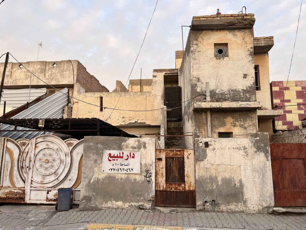 دار للبيع  
المساحة / ( ٢٠٠ م ) 
العنوان / ديالى / بعقوبة / الجاهزة فرع مدرسة بيروت الابتدائية 
للاستفسار / الاتصال ( *********** )
