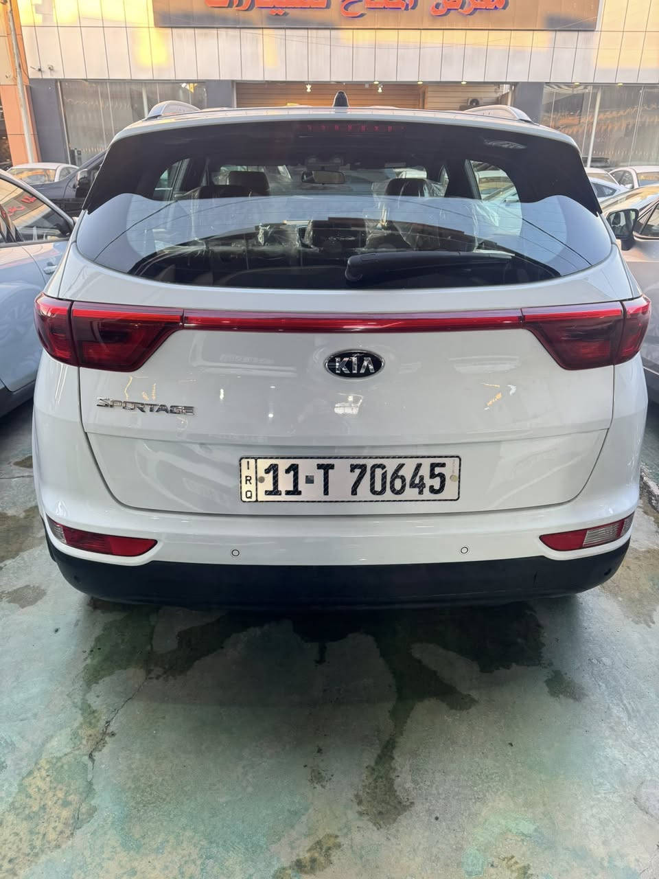 السلام عليكم
كيا سبورتج 2018 خليجي 
رقم بغداد الجديد باسمي  
محرك 2000 دوش المرغوب 
شاشة كبيرة
داخل حمصي 
مقاعد جلد بيجي
حساسات امامي خلفي 
كامره دواره  
صدر امامي خلفي جديد
تخم تاير نظيف
عليه ادامه كامله 
بولش وحمام كهربائيات السياره مناقصه اي شي 
السيارة بيها شبر بالجاملغ الخلفي بارد 
مكاني بغداد 
للاستفسار …
 ***********
