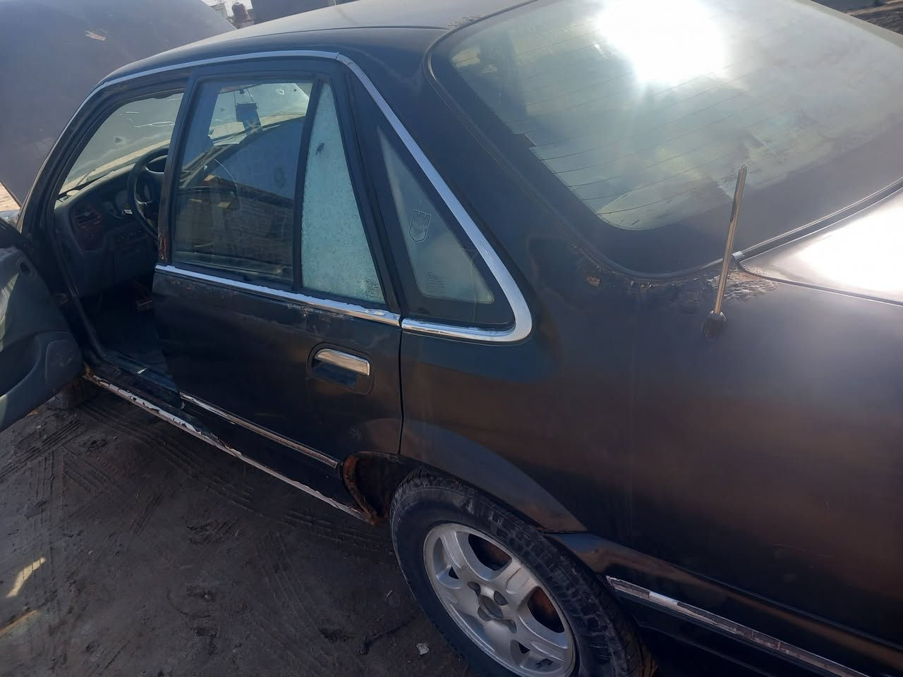 برنس فراشه البيع مكينه وكير خير من الله لا تنقيص ولا تبخير حداديه نضيفه سياره جاهزه مشط جديد عارضه ب25 وبيه مجال *********** مكان شطرة
