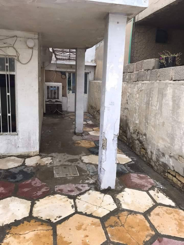 السلام عليكم بيت للبيع طابو ملك صرف،
منطقة الوليد  تبليط ومجاري..
واجهة 12ونص مساحة 355 
كراج وحدبقة كبار وصحيات داخلية وخارجية،
مطبخ  كبير ومطبخ صغير وحولي وترك واستقبال وغرفتين نوم ارضي وغرفتين نوم طابق ثاني وبيتونة وسطح.
للاتصال ***********
يرهم نصف للبيع ايضا
سعر 400
