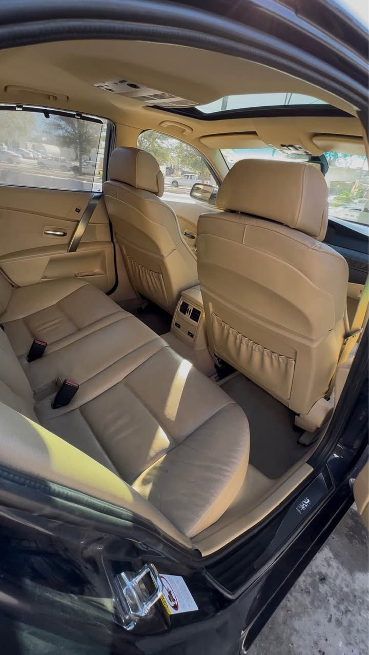 bmw e60 530i
موديل : ٢٠٠٤
٢٠٢٣ مانگ ٦ داخلبوه سياره ١ ده سته
سبخ سقف وحيزام ب شرت
منفيست اصلي غرامه شرت هه زه و باكانه
حجم مكينه ٥٣٠ مكينه ره ش نوزل كورت گير سقر مرغوب
قپات قپات موصفات
سلايت 
قودي كاره باي شه فت خه زن ليد
 سوكان كاره باي خه زن دوران ١ فره
ناو زه ر كوشن جلد
كوشن سياحي مساج خه زن باليف كاره باي
هه ر ٤ كوشن هيته ر
تبريد مركزي
٦ سيدي بوكس
٥ په رده
٢ سويجيت شه ريكي كه لن
جام حساسن وده بل جامن
طا ويل ده بل سايز سبورتي ..... سوران, أربيل


**إذا كنت صاحب هذا الإعلان وتريد حذفه لأي سبب، رجاءا أرسل رسالة إلى الدعم الفني**