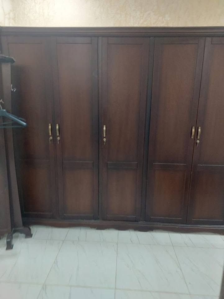 مرحبا للبيع غرفة نوم مكونة من (جرباية نفرين مع كنتور) خشب صاج طبيعي ثقيل تفصال درجة اولى استعمال قليل جداً وبحالة ممتازة ( نظيفة جداً ) السعر مليون وبيه مجال الشراي يتصل على الرقم ***********
