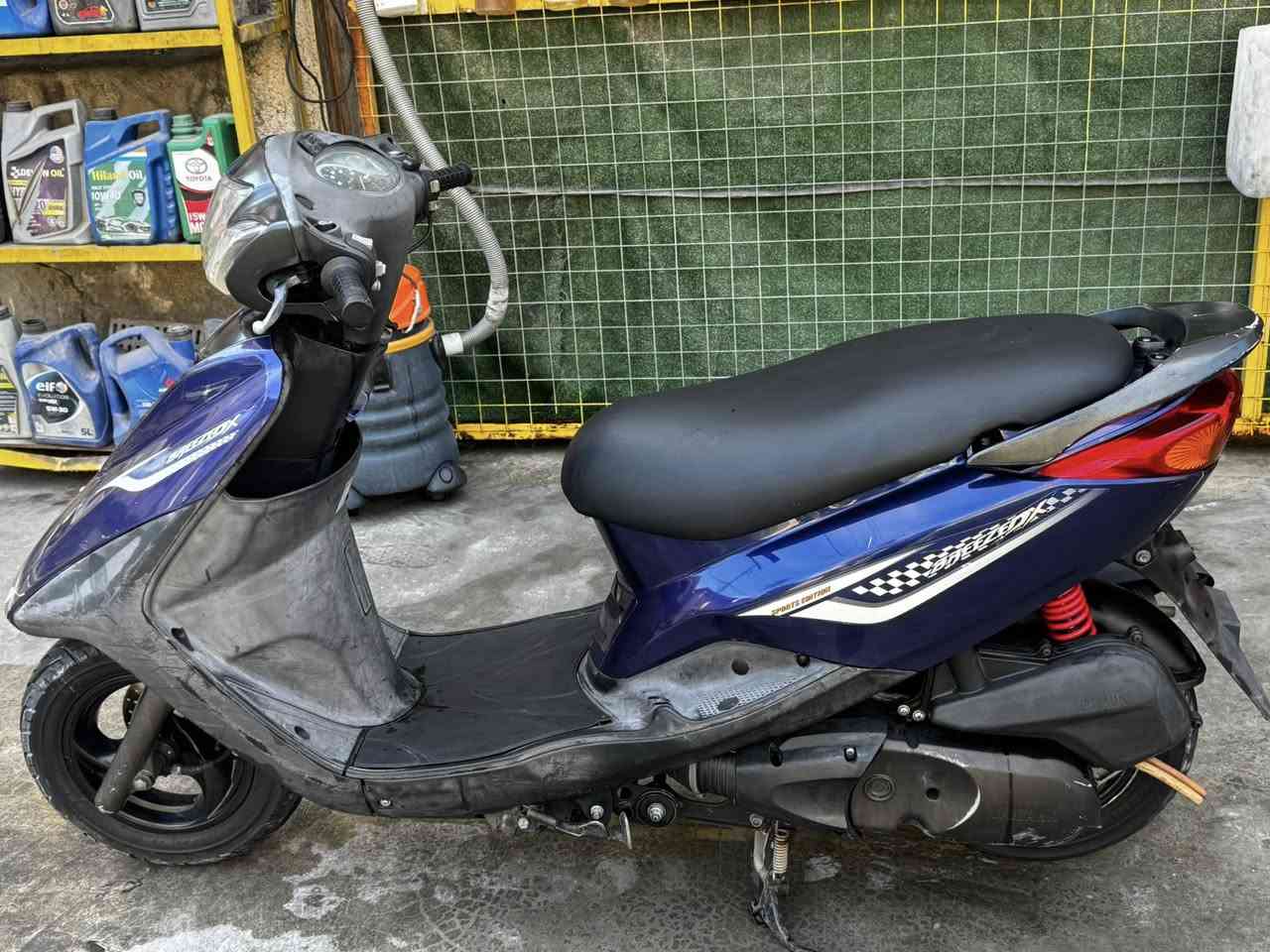 السلام عليكم دراجة بغبغا للبيع دراجة حيل نضيفه اي نقص مابيهه وياهه سويجات عدد2اصلي العنوان الاسكان قرب مستشفى الطفل السعر مليون250الرقم ***********
