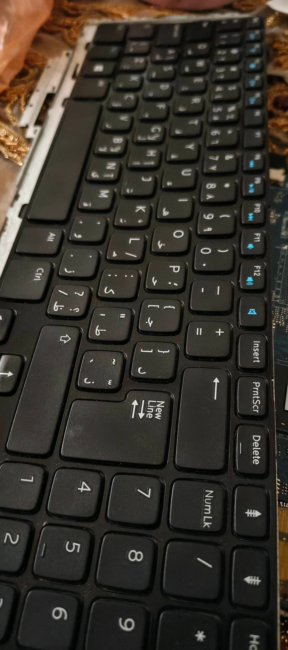 لوحة ام لابتوب مع كيبورد مع سماعه مجموعة كاملة فقط (بدون رام و هارد) 