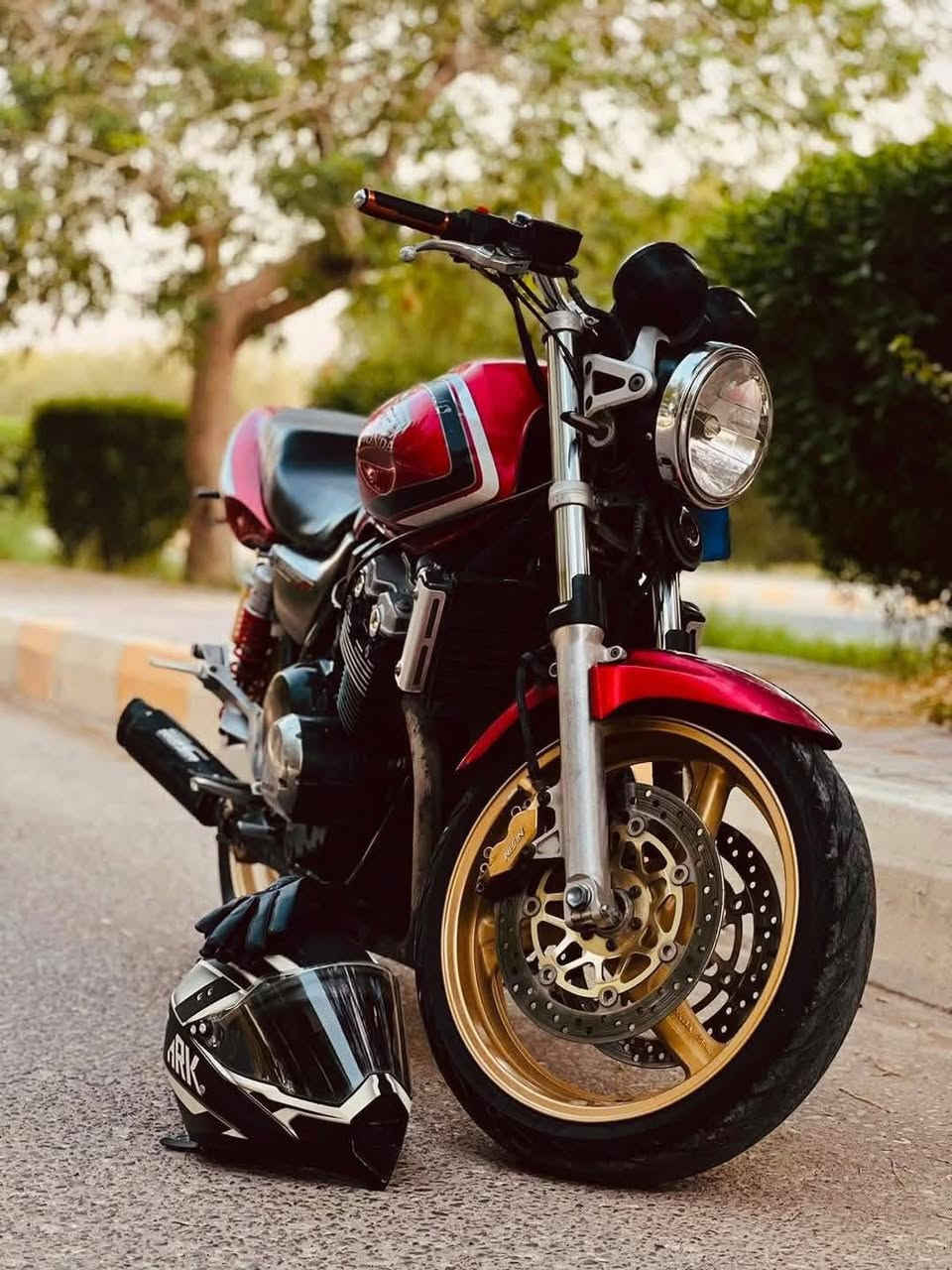 سلام عليكم  سبي فور400  هايبر 16ولف إذا مو 160ترجع نشاط فول كفاله كير ومحرك مكينه حاويه ستندر اروس بسياره عادي بنفس سعر
موديل 2004 
أوراق بيه
تخم تايراتً جدد
كزوز رياضي صوت فول ويا كاتم 
 سعر مليون ٧٠٠وبيه مجال 
دراجه كفاله وبلاديهً ونضيفه
ودراجه بيه عقل مبرمج بلاد اتصل وبل خدمه ***********
