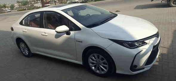 السلام عليكم 
نوع السيارة:-تيوتا كورولا هايبرد 
📍موديل:-2023
📍محرك:- 1800cc
‎فتحة سقف سلايد
‎بصمة
‎كراسي جلد لون احمر 
‎شاشة
‎كامرة
‎هاند برك كهرباء
‎رادار
‎تحديد مسار
‎نضام البور
‎نضام السبورت
‎نضام الاوتو هولد
‎نضام الطوارء
‎بك لايت LED
‎لد زنون
‎تنبيه عند الانحدار عن الطريق
‎تحكمات ستيرن جهتين
‎تبريد قطعتين
‎اريباكت كاملة
نضام المصابيح الامامية اوتو ماتك 
ويل مقاس 17 
 شركه الجاسم اول وجبه بل هايبرد 
السعر ١٣٧ 
***********

