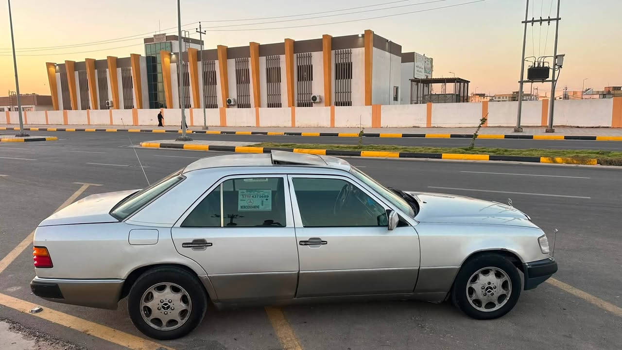سلام عليكم سيارة مارسدس دب للبيع موديل 92 رقم بغداد تحويل ثاني يوم مكينة ڤيڤتي 3000/ سيارة فتحة سقف كهربائيات كلهة شغالة السيارة تعمير جديد خير من الله السعر 65 وبيهة مجال بسيط مكان واسط رقم ***********
