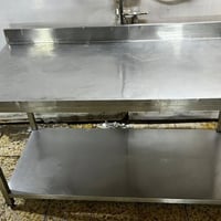 غراض مطعم للبيع  ميز سل ستيل قياس 1،50 درجة اولى  ميز سل ستيل قياس 1،8...