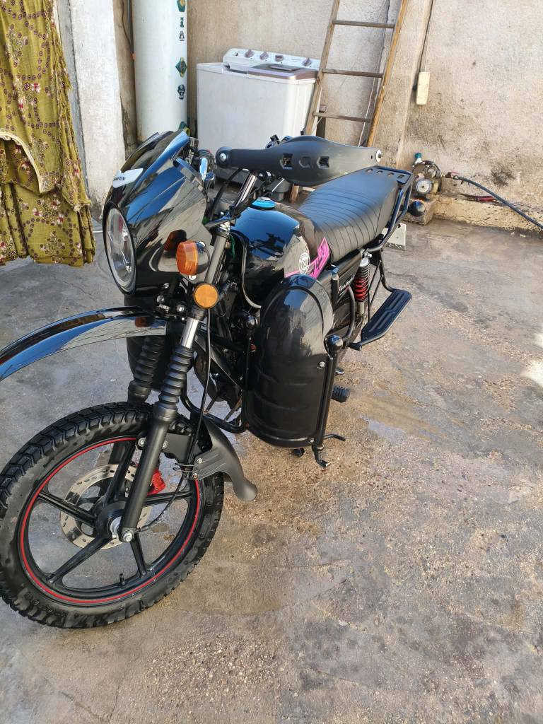 دايوان جبلي موديل 25 رقم سليمانيه الدراجه شهر طالعه من الوكيل مكينه 200 رقم سليمانيه سنويه الدراجه ماشيه 6000 بعدها زيرو وشخط ما بيها استعمال شخصي السعر 2250 وبيها مجال قليل العنوان حله البكرلي *********** اتصال فقط خاص مسدود حلة, بابل
