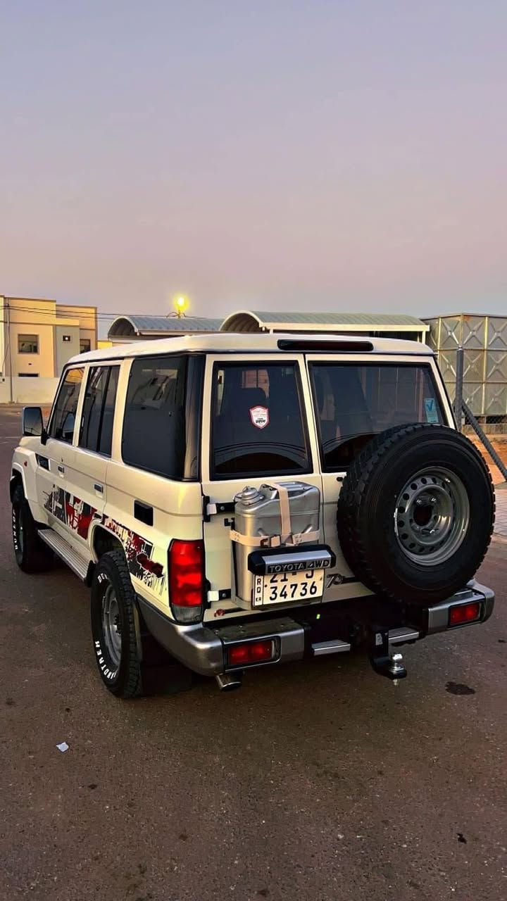 سلام عليكم لاندكروز شاص موديل 2017 بانزين 8Vسلندر كفاله من الدعاميه للدعاميه شرط الفحص والسونر. رقم اسليمانية دولي ماشي 70 الف اصل السعر 300$وبيه مجال للشراي العنوان البصره ام قصر  رقم هاتف ***********
