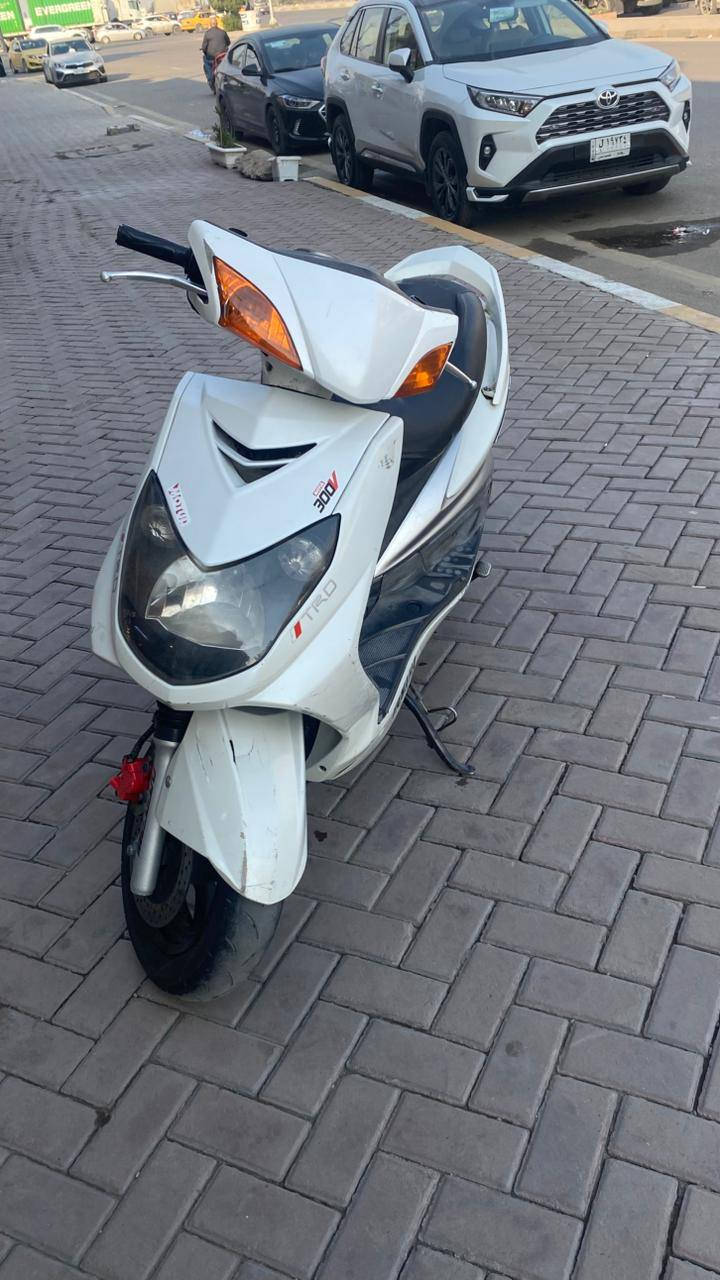 السلام عليكم 
دراجه سكنس فحل للبيع 
دراجه نضيفه مكينه كفاله برغي ممفتوح بيها بس بيها ملاحضات بسيطه بالكفرات بيها كلچات رياضي والكلچ الخلفي شويه بي صوت بالتحريكه المكينه خرسه صوت مينسمع الها السعر 900 
مكاني صليخ يم النادي مال صليخ 
رقمي ***********
