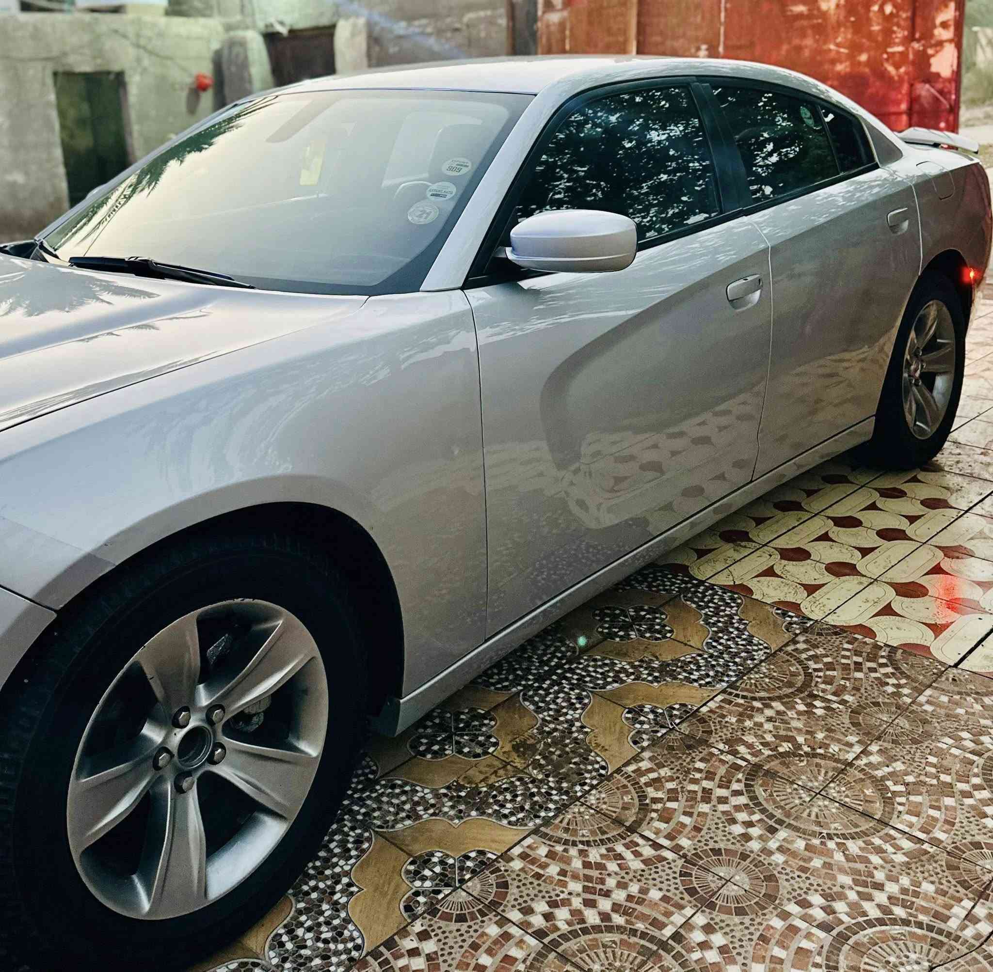 سلام عليكم 
دودج جارجر مديل 2021 
رقم بصره سنويه جديده لغاية 2028 تحويل ثاني يوم بسمي
مواصفات sxt فول ماعدا فتحه شاشه كبيره كشنات كهربائيه تدفئة تبريد جلد مكينه 3600 V6 حساسات كامره دواره ويل 18 sxt بلادي
(ضربتها جاملغ امامي جهة سائق فقط ونص باب خلفي صبغ بل عراق اثر شخوط وباقي كله كفاله من فتح وصبغ شرط فحص) سياره كارتون جديده كلش حداده تخم تاير جاهزه مجهزه 
(مكان البصرة قضاء القرنه)
(سعر 210 بيها مجال قليل لشراي بدون كسران بل سعر الي مايعجبه منشور يعبره )
رقم هاتف/(واتساب او اتصل)
***********
