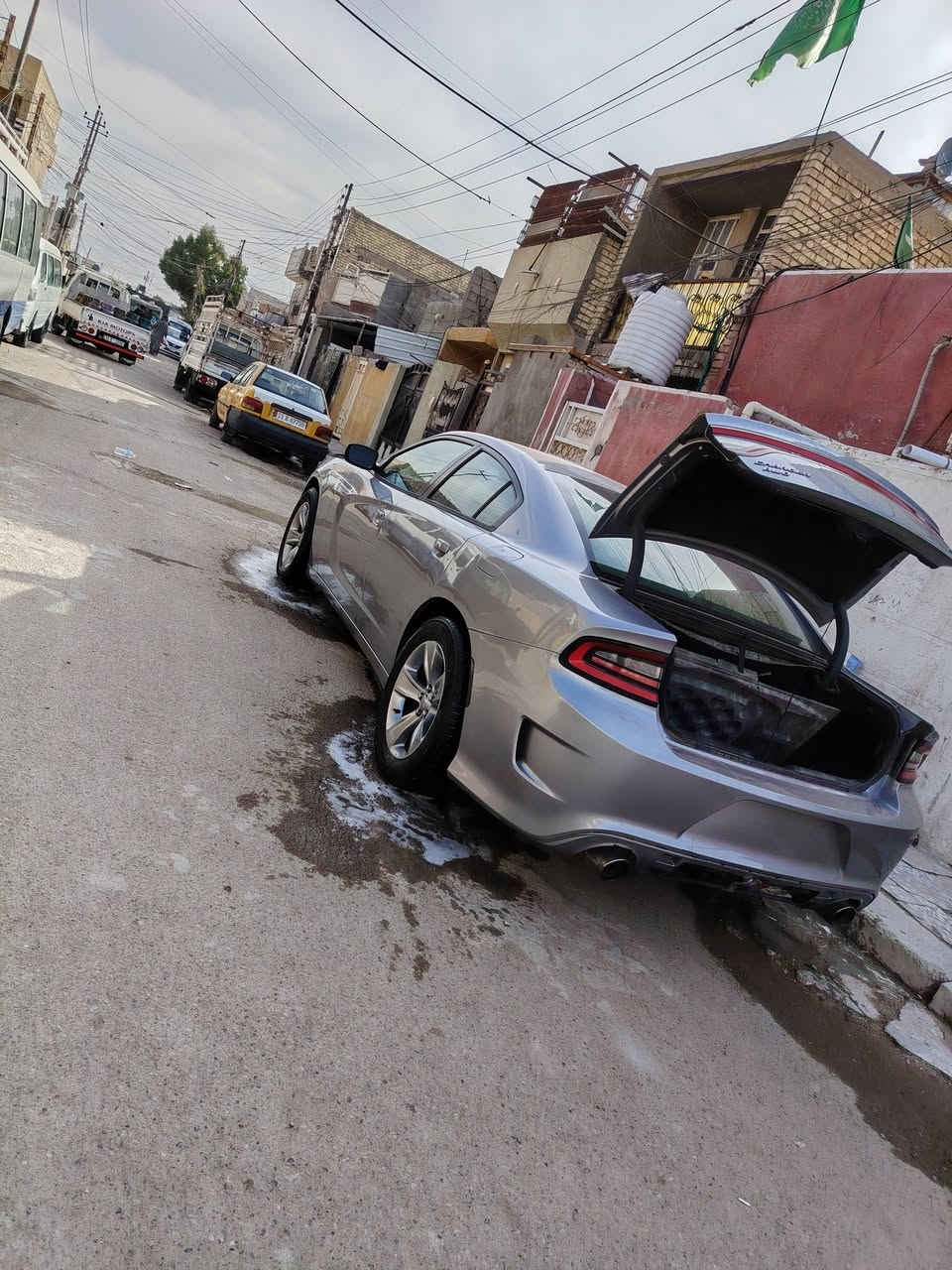 سلام عليكم 
چارجر ١٦ فور ويل 
حادثه امامي بس خشم شاصي 
أيمن بيت تصليح فقط 
سياره بل عراقي بيه شخوط أو جراد  بس بدون ضربه بيع 
حزام عله أيدي سويته شغل مرتب 
سعر 155 بيه مجال شي قليل 
بغداد رقمي ***********
