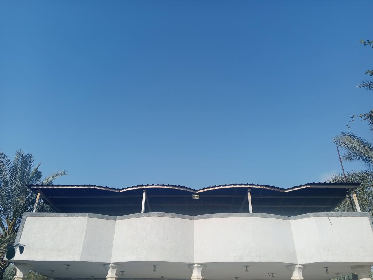 السلام عليكم سقيفة للبيع مساحة 230متر أول العام شديتها جينكو 5صفر والشخاط مليمين والبوري مربع 3ملم مكاني بصرة أبو الخصيب ***********
