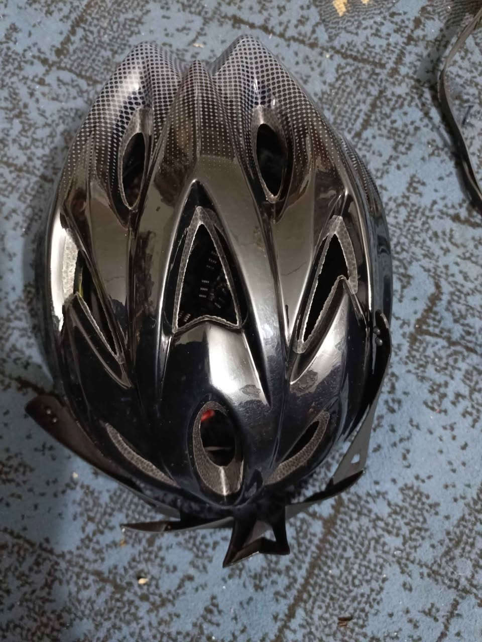 عرض خاص: سيت حماية متكامل مال باله اوربية  لأصحاب الدراجات والمغامرات (3 في 1)
​احصل على حماية كاملة ومظهر مميز مع هذا الطقم العملي، جودة "مال باله" أصلية وبسعر جداً مناسب.
​محتويات الطقم:
✅ خوذة رأس: خفيفة الوزن، متينة، وبها فتحات تهوية لراحة الرأس أثناء القيادة.
✅ نظارة حماية: تصميم رياضي يحمي العين من الرياح والأتربة (UV Protection).
✅ كفوف (قفازات): جلدية قوية تحمي اليدين وتوفر مسكة محكمة.
​المميزات:
⭐ السيت متكامل وجاهز للاستخدام.
⭐ نوعية أصلية تتحمل الاستخدام اليومي.
⭐ السعر يشمل القطع الثلاثة معاً.
​السعر والعرض:
💰 السعر للطقم بالكامل: 20 ألف دينار فقط.
🚚 يوجد خدمة توصيل لكافة ٥ الاف المحافظات.
​للحجز والاستفسار:مراسلتنا خاص بغداد, العراق


**إذا كنت صاحب هذا الإعلان وتريد حذفه لأي سبب، رجاءا أرسل رسالة إلى الدعم الفني**