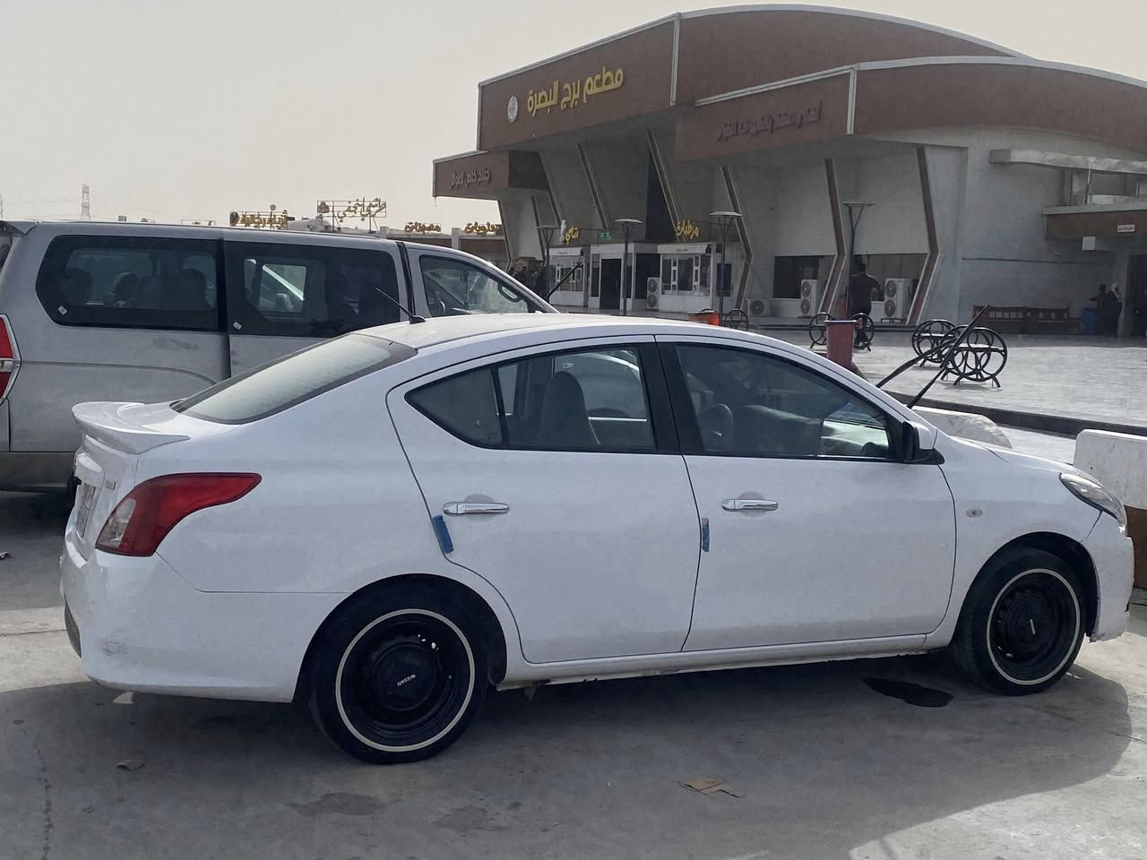 ‏ ‏سلام عليكم نيسان سني للبيع الموديل 2020
سياره بيه حالوب وبيه بارد مكان سياره بصره
سياره جهزه مابيه اي نقص سعر 88
شراي يتصل ع رقم***********
