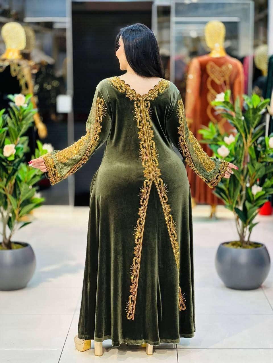 تخفيضات 🏃🏼‍♀️🏃🏼‍♀️
#فستان الاميرات قديفه ماركه تركي يجنن فول نزاگه🇹🇷🇹🇷
قياسات 44-46--48-50
#اكتب تم يجيك #السعر 
للحجز واتساب ***********
               ازياء خالد
