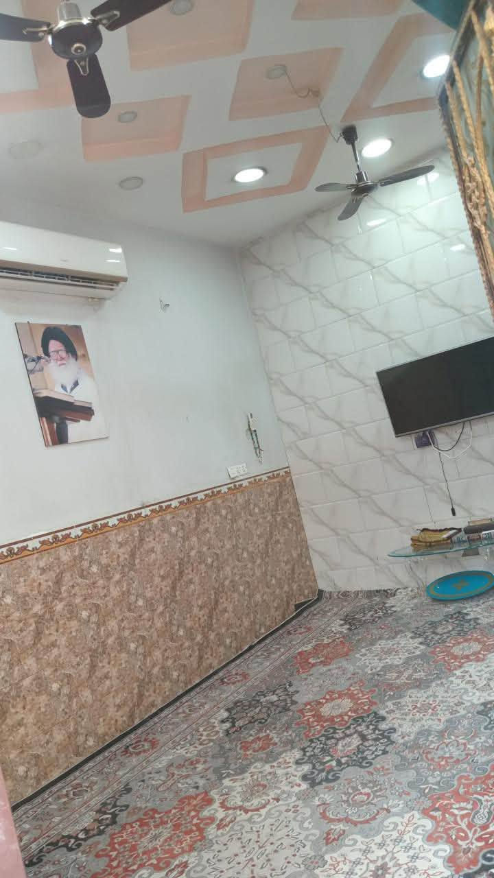 سلام عليكم بيت للبيع مكانه بغداد حي اور أم الكبر والغزلان مقابيل قطاع 79/78 بيت يحتوي على طابقين وثالث بيتونه وصطحين امامي وخلفي الطابق الأول صحيات خارجيه وداخليه 
حوش ستقبال صاله غرفه مطبخ حار وبارد معزول ترك 
طابق ثاني غرفتين وصاله وصحيات وبلكونه وثالث صاله وصطحين وصيح فوك البيتونه 
رقم استفسار 
*********** بي واتساب 
*********** بي واتساب ايضاً
