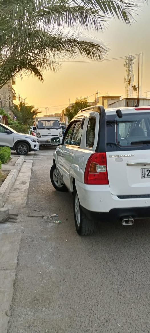 كيا سبورتج للبيع موديل ٢٠٠٩ خليجي محرك الفين دوش سيارة جديدة وجاهزة محرك كير تبريد ثلج تاير كلها على وضع الشركة سيارة مكفولة كفاله لا ضربه ولا صبغ ولا فتح وبيها سونار اليوم سويته مرفق وي الصور سيارة سلايت روف شاشة تحكمات رقم اربيل الجديد سيارة بسمنه تحويل ثاني يوم سعرها ١١٤. ورقه ومكان السيارة بغداد البلديات ***********
