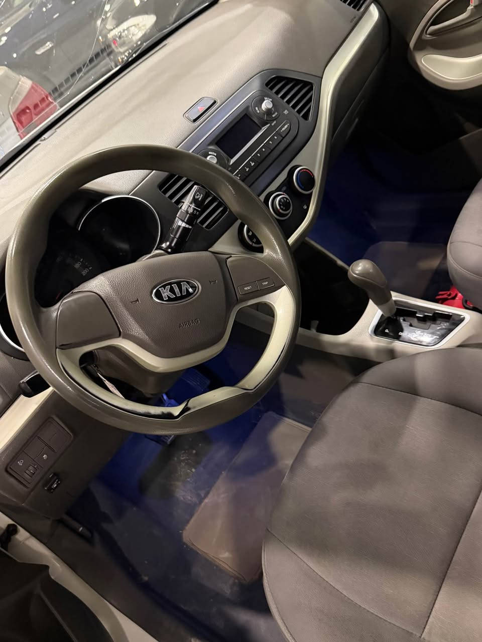 kia picanto 2017 
كيا بيكانتو ٢٠١٧ 
كلين بدون صبخ 
گير محرك شرط
تحويل غرامه شرط
السعر ٨٣$ ورقه مجال 
مكان دهوك ///*********** //واتساب فقد دهوك, العراق
