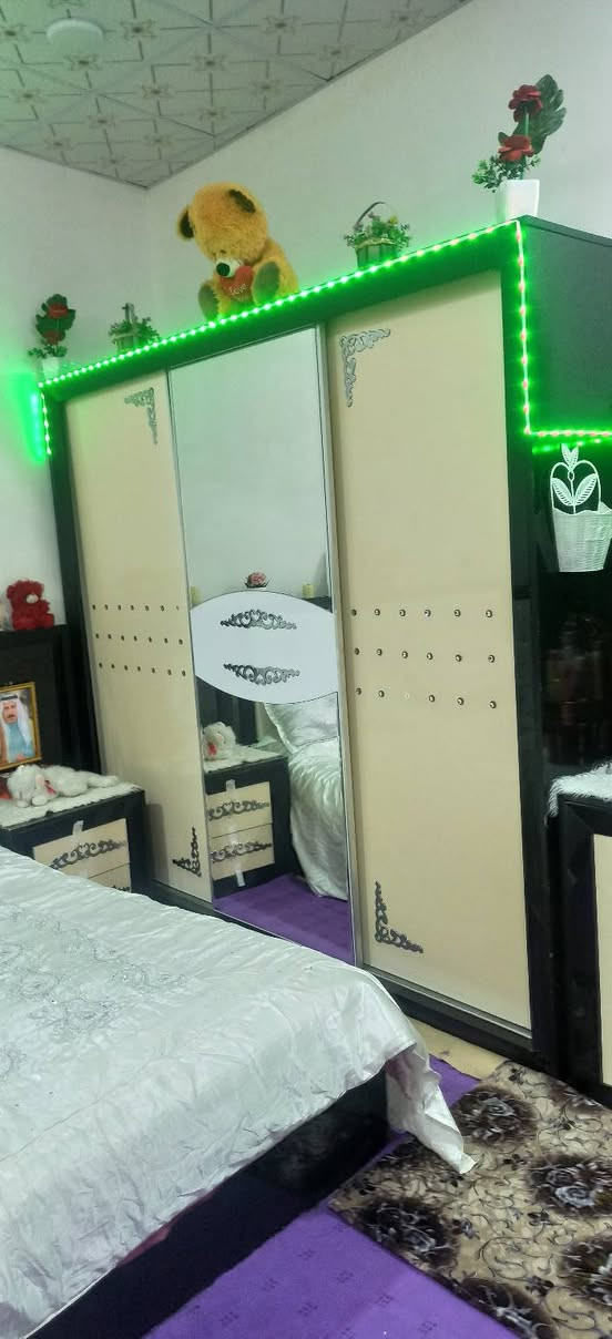 غرفه نوم تركي قطع8 نظيفه بابس لايت ما ابيها اي عيب السعر،350 وبيها مجال مكاني كركوك//***********
