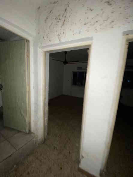 الايجار شقة طابق ثاني تحتوي ع 2 غرف نوم ومطبخ  وحمام شارع الخيزران نفسه موقع جدا مميز سعر 600 الف ترهم طلاب طالبات عائله صغيره بيه سبالت عدد 2 شقة نظيف  ***********
