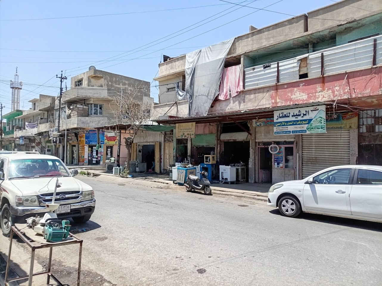 للبيع٠٠عمارة ركن تجاريه مساحتها ٢٠٨م واجهة ٢٠متر تحتوي ع ٦محلات وشقتين في حي الجزائر أيسر الموصل ٠٠للتواصل *********** وتبقى ثقتكم سلم لنجاحنا
