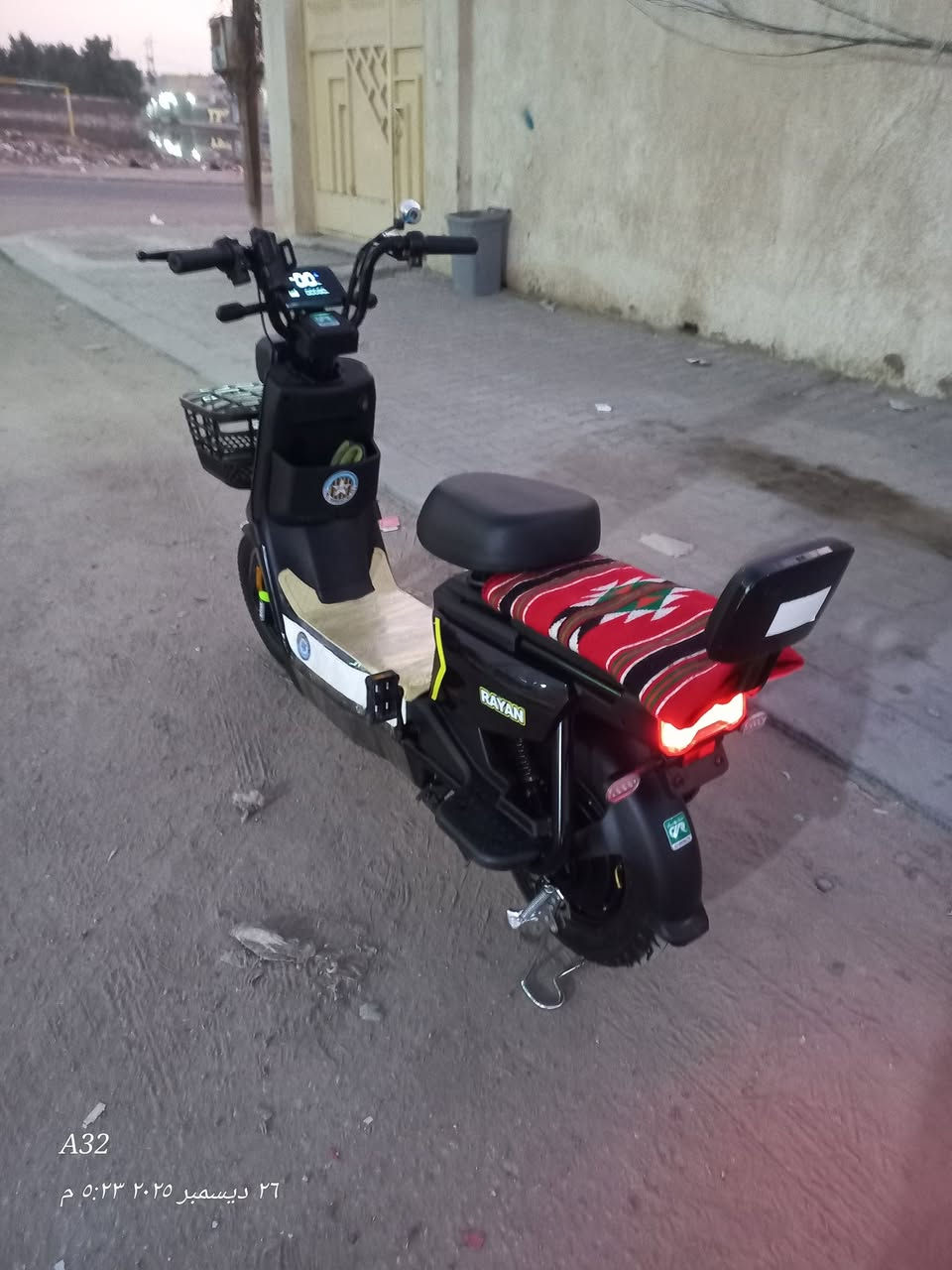 السلام عليكم دراجه شحن للبيع حجم 14جديده لون زيتوني تشغيل عن بعد السعر 325 مكان نجف حي المكرمه شراي اتصل ***********
