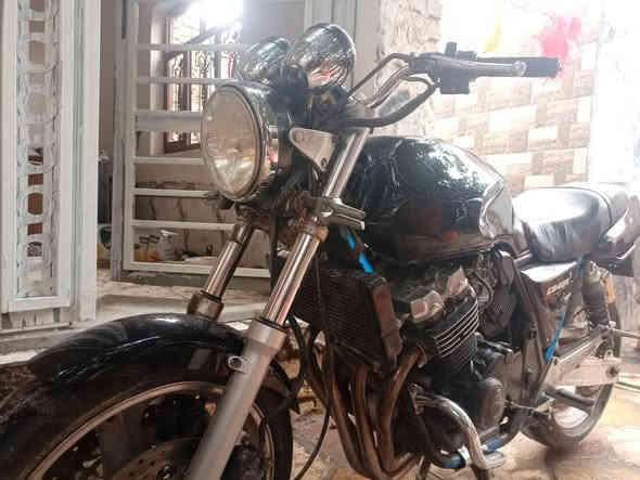 السلام عليكم 
دراجه سبي فور جيل اول مصبوغه للجماليه بيه خسفه بل تانكي ومعجنه الكفر الخلفي عوزه صبغ 
دراجه مكينه مكفوله منل فتح ولصوت من كلشي مكفوله المكينه دراجه نضيفه السعر ١٥٠٠مليون اونص 
مجال كلش قليل جدا مكاني ناصريه مركز الشراي ايخابر لئن نت ماكو ***********
