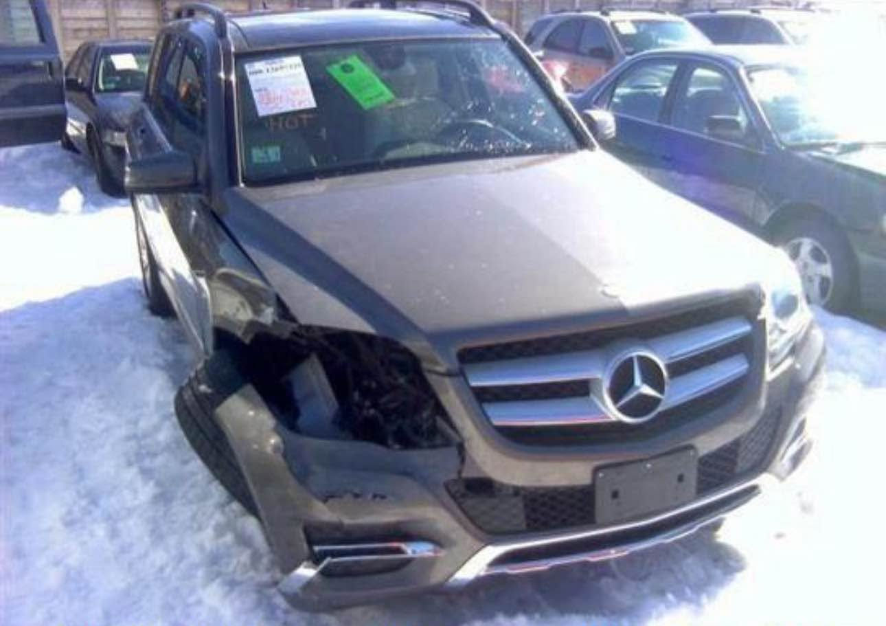 للبيع او المراوس Glk350 2014 
رقم بغداد باسمي مستوردها من سنتها 
حادث نص چاملع وربع دعامية مصلحات نفسهن بدون ايرباك 
ماشيه ٧٥ الف 
6سلندر 350
مكينة وكير برغي ممفتوح بيهن كفالة
تبريد ثلج + صدر جديد + باتري جديد+ منظومة بنزين جديدة.
فتحة سقف بنوراما 
جنطة شفط كهرباء
مقاعد جلد + كهرباء + تدفئة مقاعد+ خزن ميموري
شاشة كامرة تحكمات ستيرن + ستيرن كهرباء 
نظام اوتو هولد عند التوقف 
نظام اوتو ستوب عند التوقف 
انظمة قيادة ايكو ونورمل وسبورت
مري قلاب + خاصية التعتيم للضوء
ويل كب ٢٠ انج تو سايز + تخم تاير جديد 
وبعد بيها مواصفات
حادثها جداً بسيط موضح بالصور 
للاستفسار اكثر عالرقم موجود بالصور 
*********** مكانها السيدية بغداد, العراق
