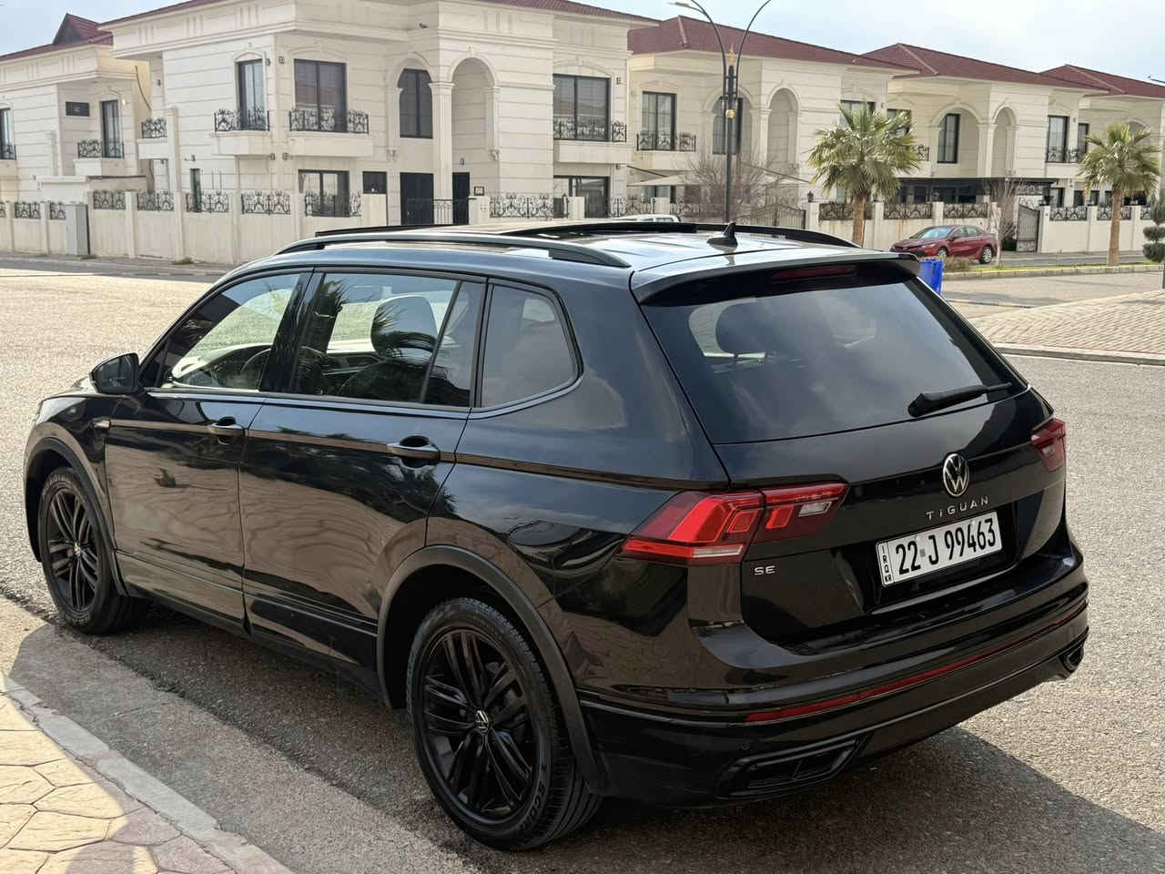 السلام عليكم✅🚘
فولكسواكن تيكوان موديل Se r line blak 2022
مواصفات SE R line Black
السياره 7 راكب مو 5
مكينه 4 سلندر 2.0 توربو صاروخ 
ماشية 40   الف مايل 
فول مواصفات 
بانوراما شاحن وايرلس
تبريد لمس 
حتى دكم السكان هم لمس 
كيج الكتروني 3 اشكال 
داخل جلد اسود  
كراسي كهرباء 
كراسي هيتر
رادارات 360 درجة امامي تفاعلي وجانبي وخلفي وبريك طوارئ امامي خلفي 
وتحديد مسار وكاميرات مراقبة الطريق
مراة وسطية اوتو ديم
حساس امامي خلفي 
شاشة كاربلي واندرويد اوتو وكاميرا 
عتب ضوئيه R واناره محيطيه الوان متغيره 32 لون 
ويل جبير بلاك سبورت
اكيد بصمه وتشغيل عن بعد
ليد زنون امامي وخلفي 
حساس لايت وحساس مطر
السياره كلشي بيها ع وضع الشركه حتى تايرات شركة بعدهن جدد واستخدام السياره كله بالشمال وبنزين كله سوبر ودهن موتل اصلي بالوكاله السيرفس كله بالمواعيد
بجم كبس ممفتوح بيها برغي حادثها جدا بسيط بدون دواخل بدون ايرباك باب سايق صبغ شبر بل جاملغ شبر بل باب خلفى تكمتين شبرين صبغ  دواخل مابى لايت راديتر بلادى حتا دعاميا نفس اللون
وهذا رقم شاصى 3VVCB7AX5NM085029: 

رقم اربيل  باسمي كلشي جديد فحص وهزه ورقم 

مكان السياره اربيل  
السعر ١٦٠  ورقه وماكو هيج نظافة بهالسعر ومكلفتني اكثر بهواي 
رقمي ***********_***********
