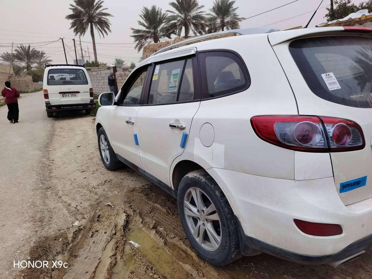 السلام سنتافي 2012 خليجي رقم بغداد باسمي فول موصفات 1/1 محرك 6V 3500 الموصفات بصمه تحكم ستيرن جهتين  3 قطع تبريد فتحه كشن كهرباء تبريد بيانو 7 راكب شاشة كامرة گير مكينة مكفوله وضع شركة 
السعر 165
مكان السيارة ديالى
***********
