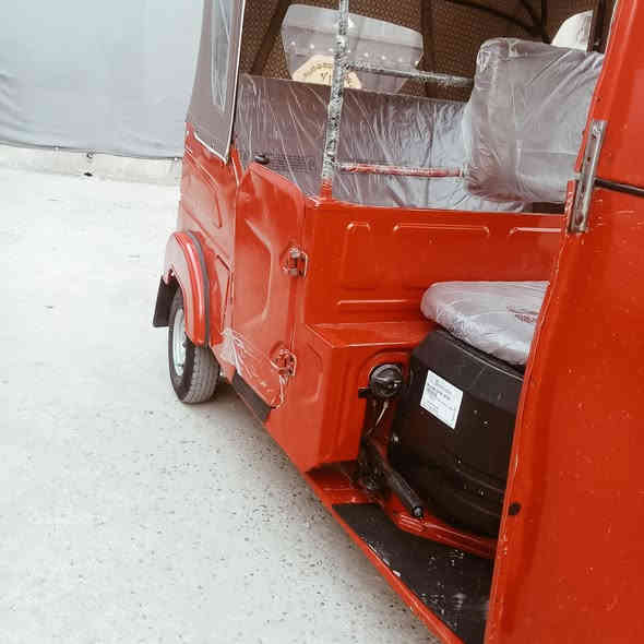 تكتك للبيع موديل 21/ شهر ال11/ العنوان البلديات شارع المرور قرب سيد هاني الشراي يخابر ***********
