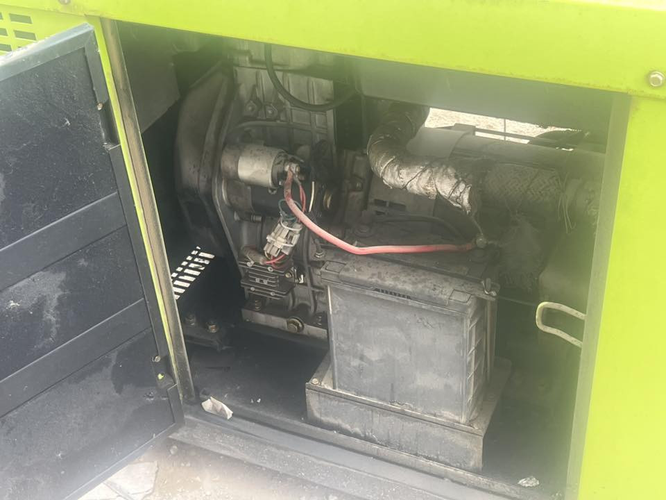 مولد كابوتا 40 امبير شغال واخو الجديده مستعمل شهرين فقط للاستفسار اكثر الاتصال على الرقم ***********
