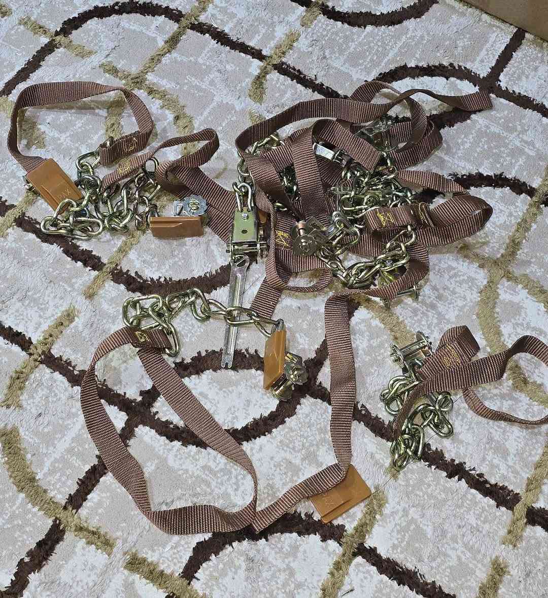 قبق استدات تاير تريله عدد 24 قطعه 
قفالات حمل تريله 
بضاعه اوربيه  سعر الكل  20
عنواني فاو جنوبيه 
***********
