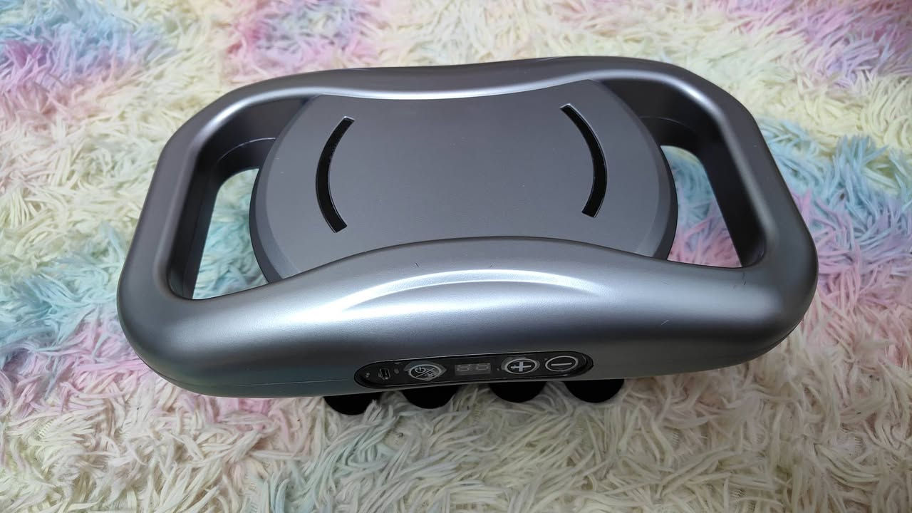 متاح غراض للبيع  التواصل ***********
او خاص 
1 خوذه امريكي اصليه مع جامه مضلله + سماعه اصليه سعرها 85 ركز الاصليه 
2جهاز تدليك 12 رأس الاصلي سعره 25
3 جهاز تدليك متعدد الرؤوس المسدسي لمس الاصلي سعره 25
4 جهاز تدفئه فان 3 سرع الاصلي سعره 20
5 مصباح حاضنة افراخ تدفئه ومعالج عدد 2 سعر الواحد 5
