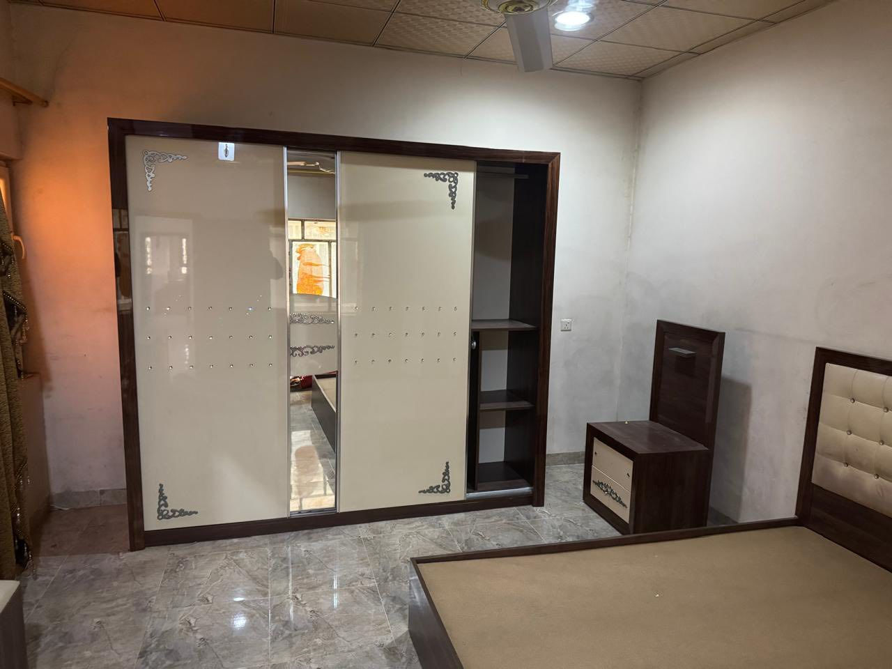 للبيع غرفه كامله نضافه ٧٠ بلميه بسعر مناسب 
***********
