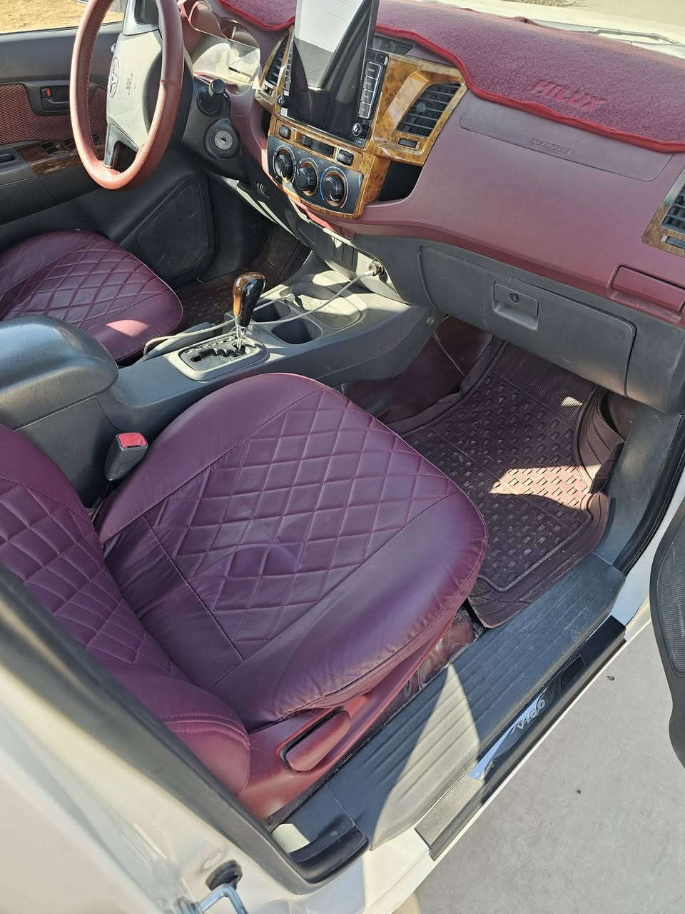 للبيع تويوتا موديل 2014 رقم ديالى شاصي 12كير اوتوماتيك السياره بيها 3 قطع تبديل بلادي  السياره حلوه السعر 185 بيها مجال / ***********
